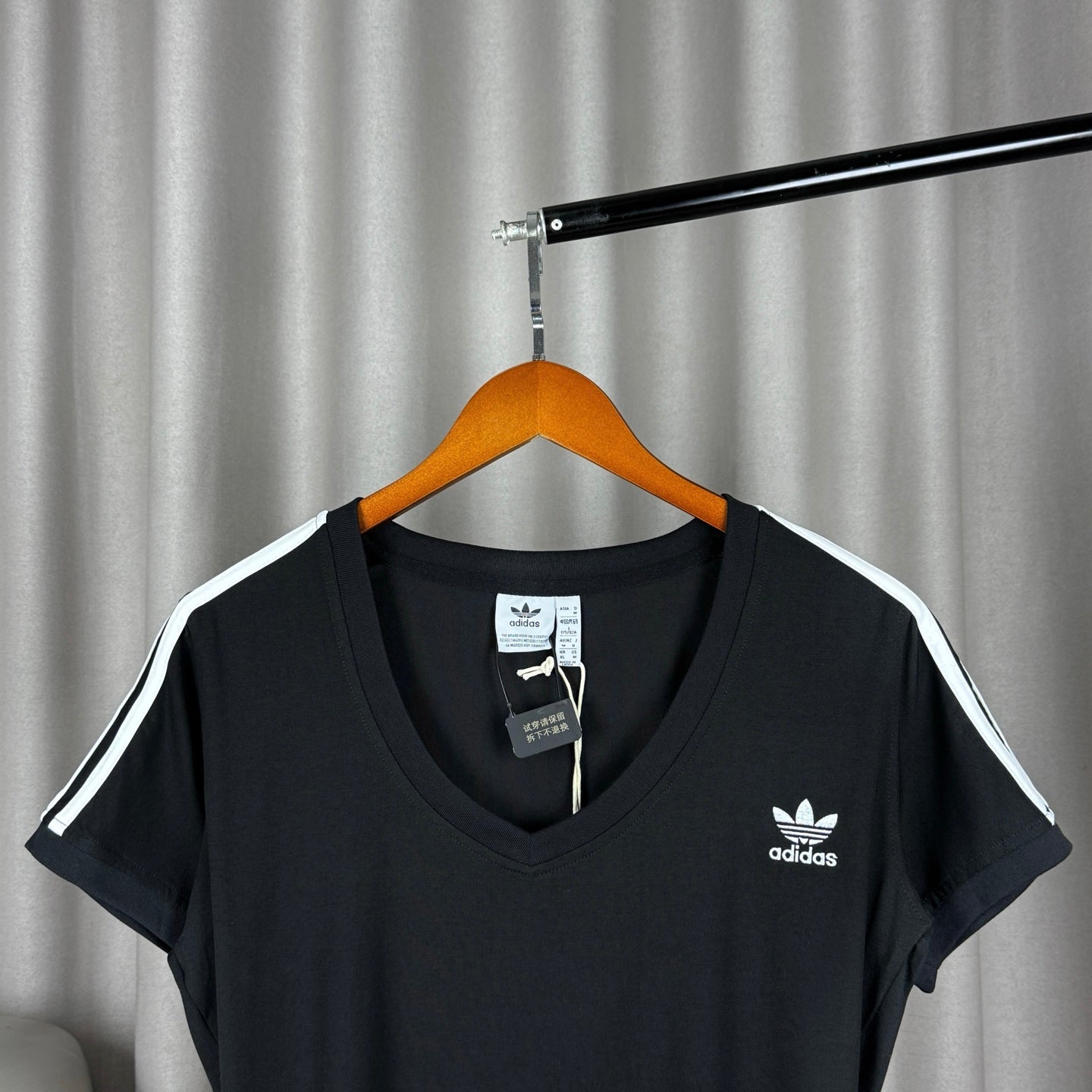 V-Neck Slim Waist Embroidered Letter Short Sleeve T-Shirt